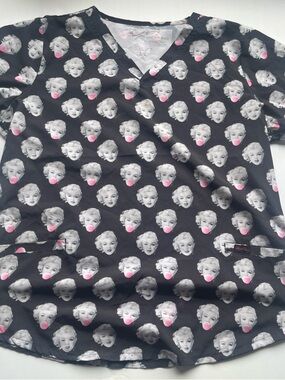 Marilyn Monroe Black Tee with Pink Bubble Print scrub top